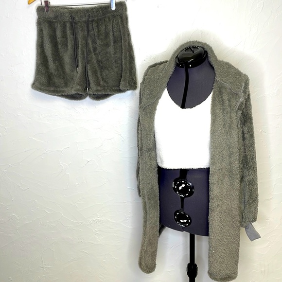 3pc Furry Pajama Set - Picture 1 of 6